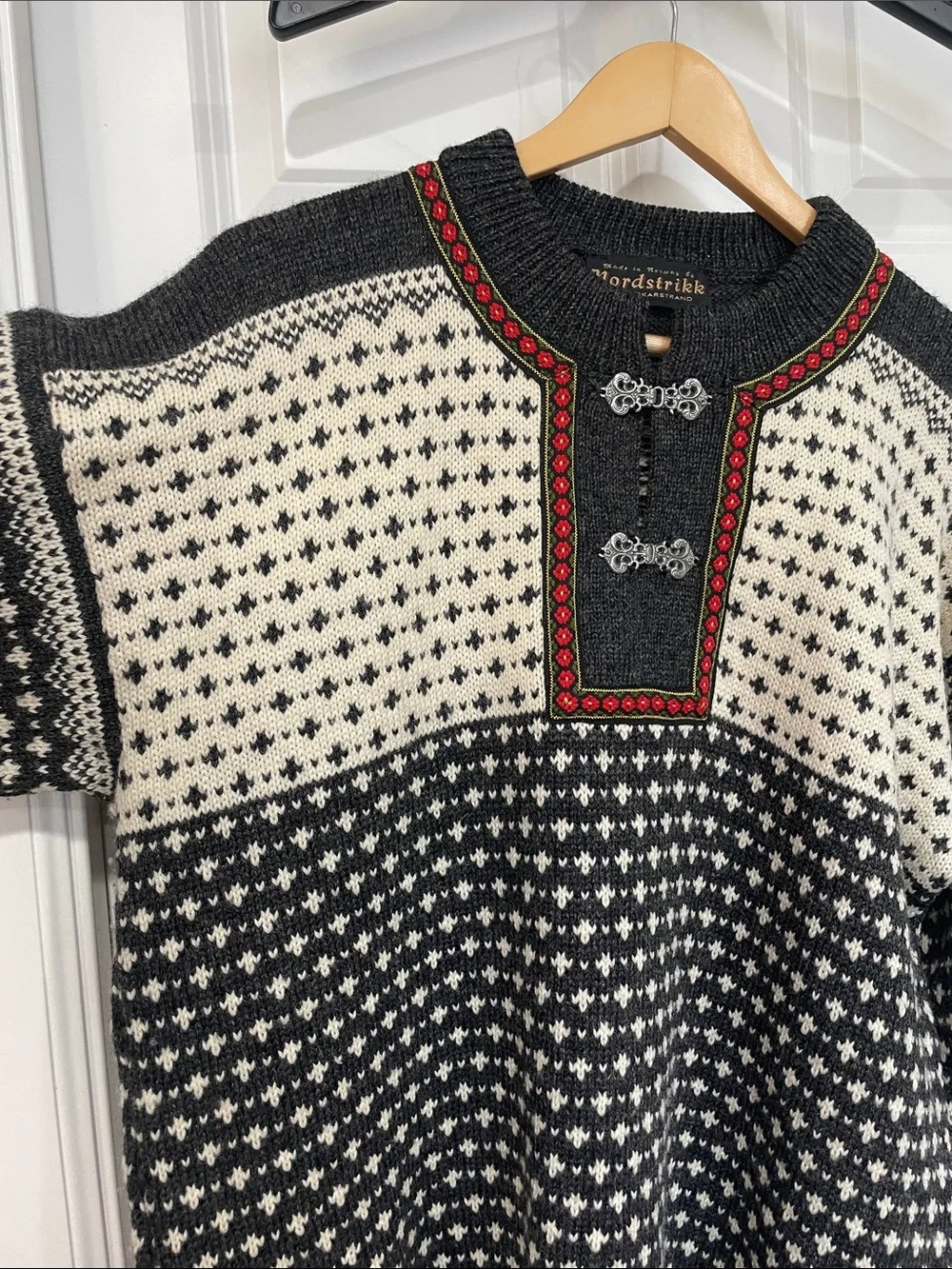 Nordstrikk Men’s Wool Sweater Medium Pewter Clasp Geometric Scandinavian Grey
